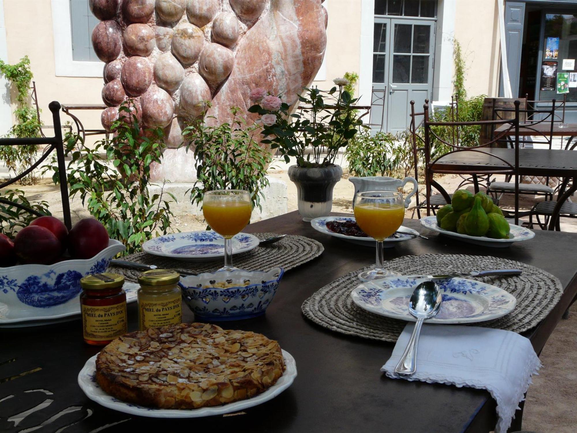 Logis Hotel - Restaurant La Marbrerie Caunes-Minervois 外观 照片